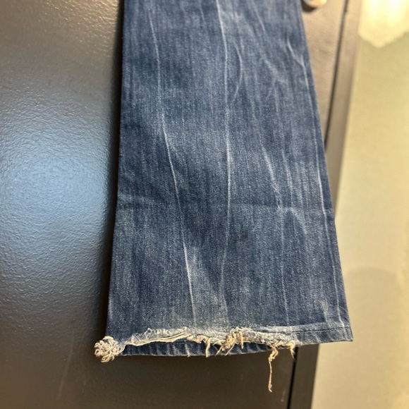 Diesel .”Zathan” size 30/34 EUC intentional
Tiny paint dots on leg- wide leg - Picture 12 of 16